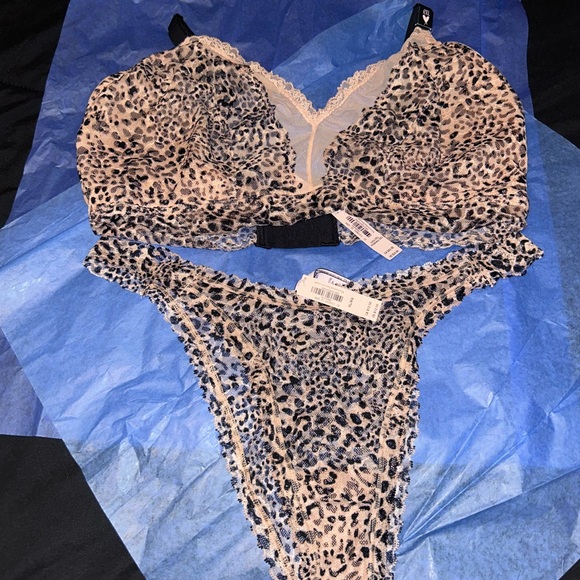 Victoria’s Secret Set - Picture 6 of 6